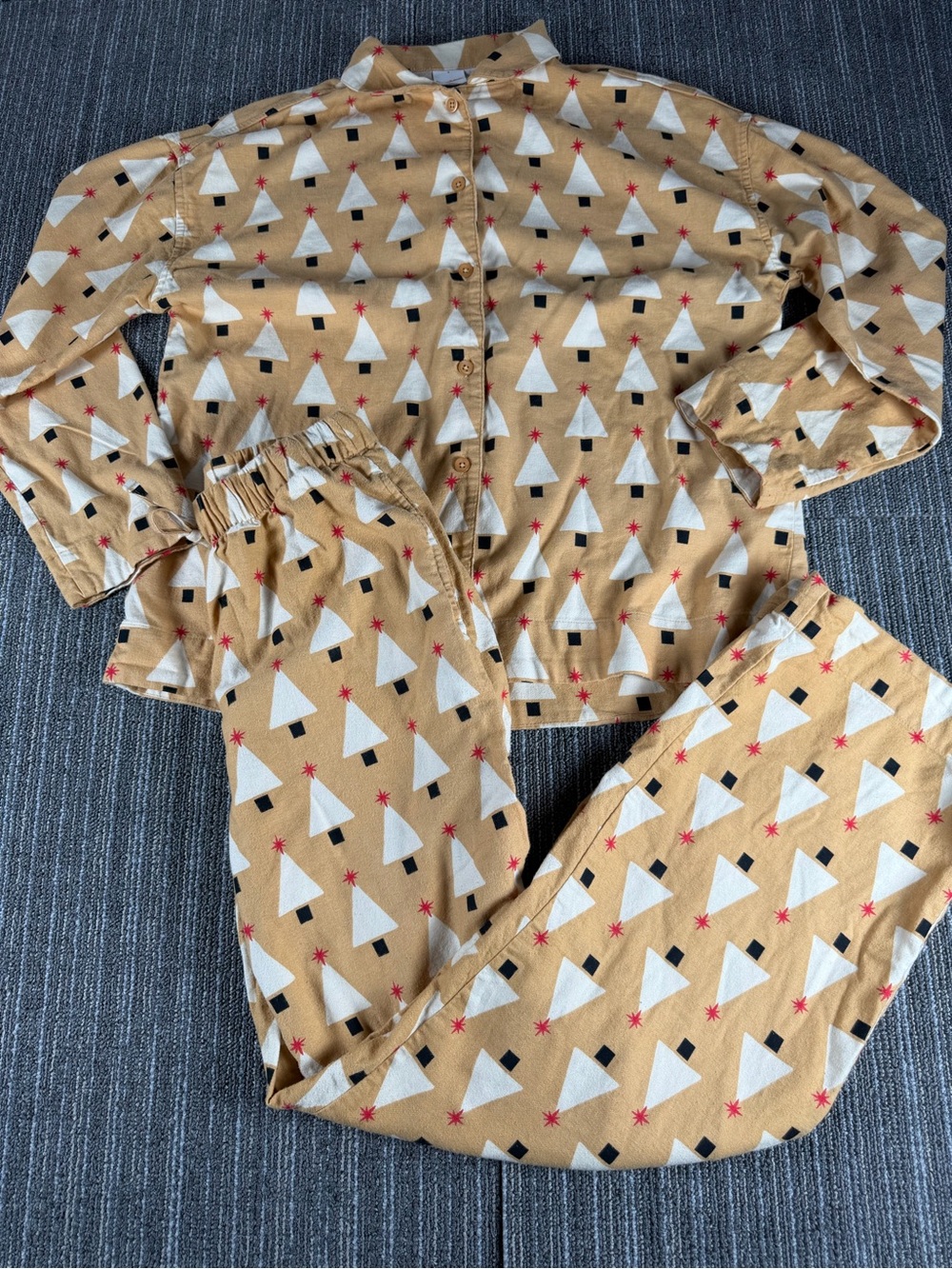 Hanna Andersson Mustard Yellow Holiday Tree Pajama Set with White Trees
